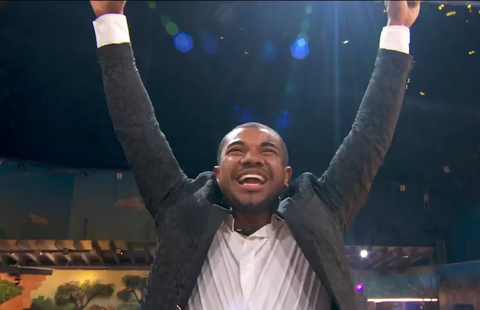 Davi é o campeão do 'BBB 24' e ganha prêmio de R$ 2,9 milhões