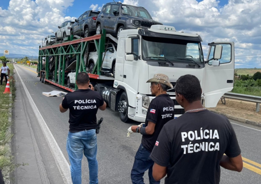 Homem morre atropelado por carreta na BR-116 em Jaguaquara