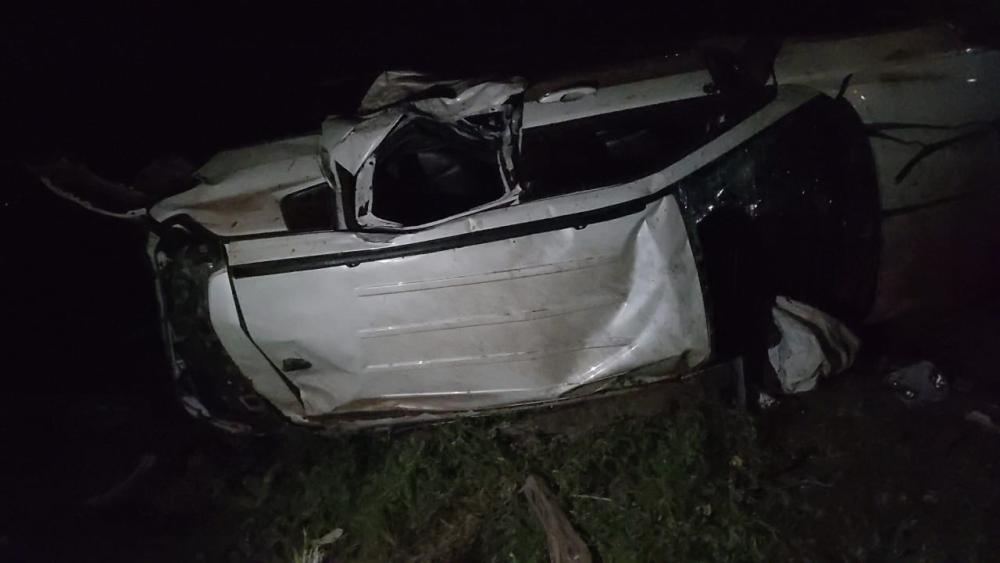 Veículo capota em estrada entre Livramento de Nossa Senhora e Paramirim