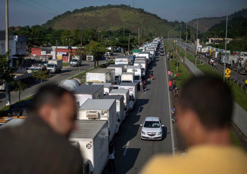 Exército aciona tropas para liberar rodovias