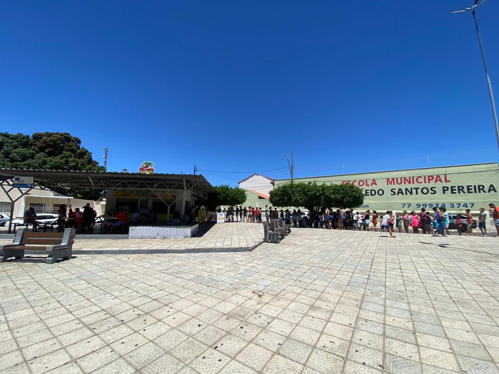 Sorveteria Gaúcho e Baianinha faz alegria de crianças e adultos em Livramento no Dia das Crianças