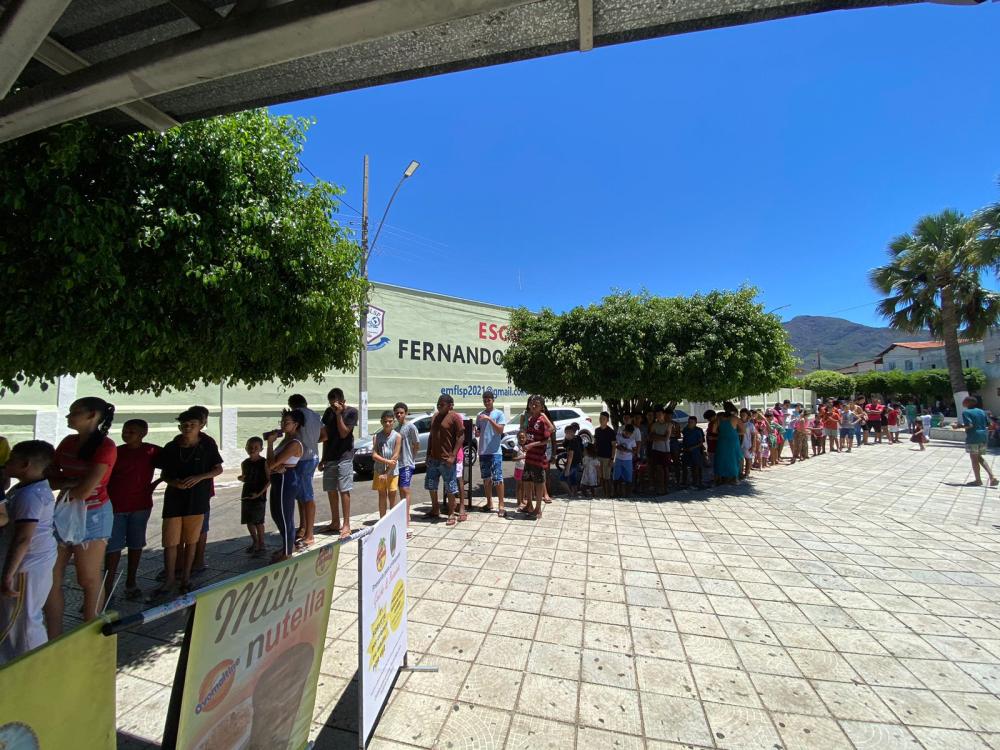 Sorveteria Gaúcho e Baianinha faz alegria de crianças e adultos em Livramento no Dia das Crianças