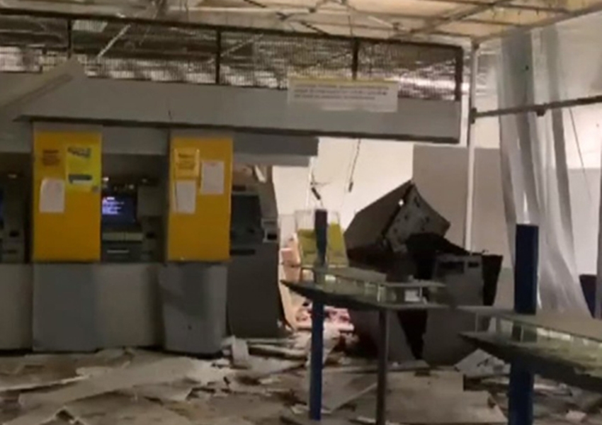Grupo armado faz reféns e explode agência bancária em Ubaíra