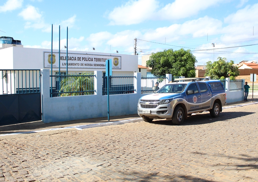 Livramento: mãe desfere golpe de facão em braço de filho, após desentendimento familiar