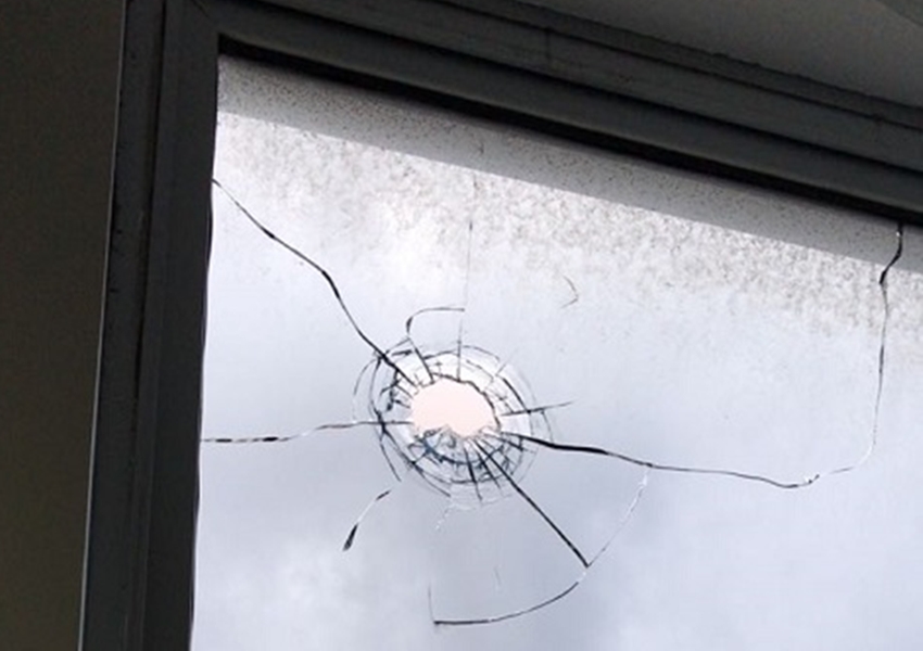 Enquanto SSP persegue adversários, sala de Liderança da Oposição na Alba é atingida por tiros