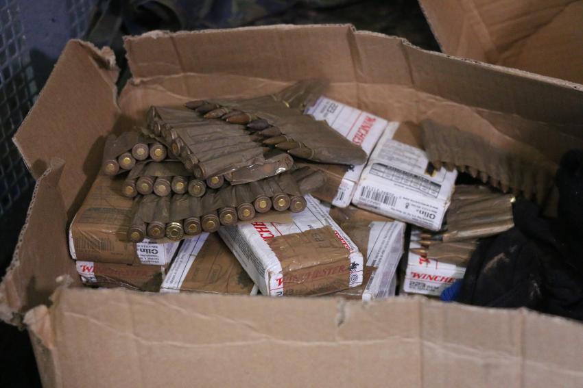 Polícia apreende 500 kg de maconha, 2 fuzis, mais de mil munições e explosivos