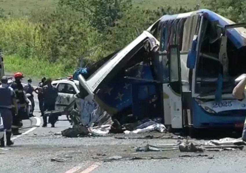 Acidente em rodovia no interior de SP provoca 41 mortes, diz PM