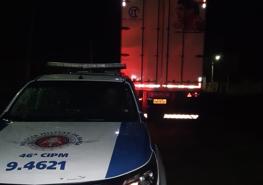 Carreta roubada em MG é recuperada pela Polícia em Paramirim