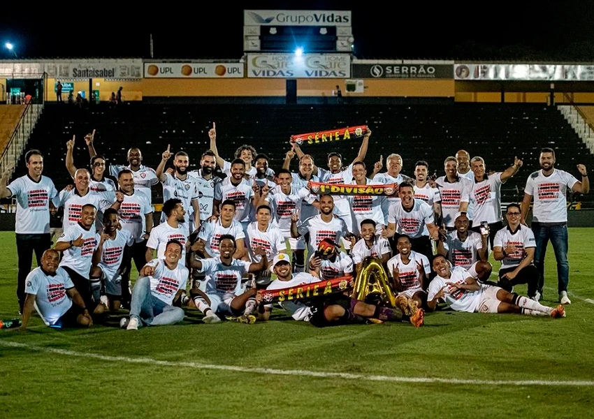 Vitória celebra conquista histórica na série B e une forças com a torcida para celebrar