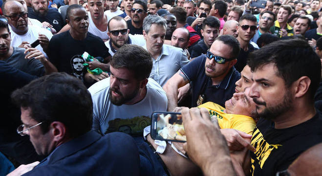 Filho de Jair Bolsonaro diz que ataque foi mais grave que o esperado