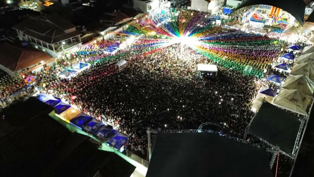 Pablo reúne mais de 12 mil pessoas no encerramento do segundo fim de semana do Arraiá do Amor