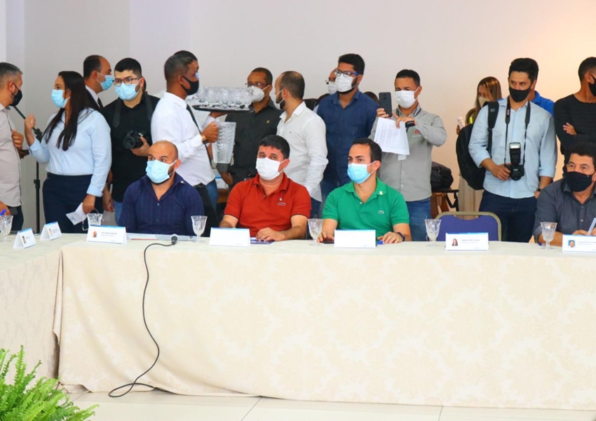 Prefeito Phellipe Brito participa da criação de consórcio para acompanhar obras da FIOL e BR-030