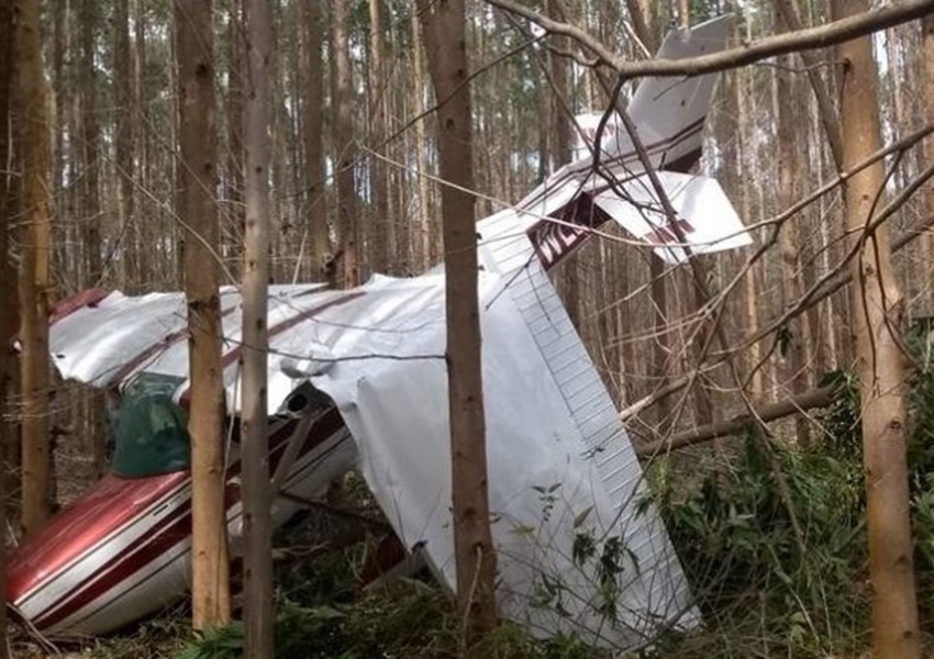 Avião de pequeno porte cai em Sorocaba