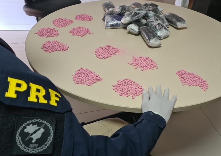 Conquista: Homem é preso após ser flagrado com 14 mil comprimidos de ecstasy em ônibus na BR-116
