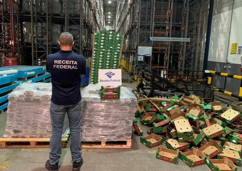 Mais de uma tonelada de cocaína é apreendida escondida entre carga de mangas no porto de Salvador