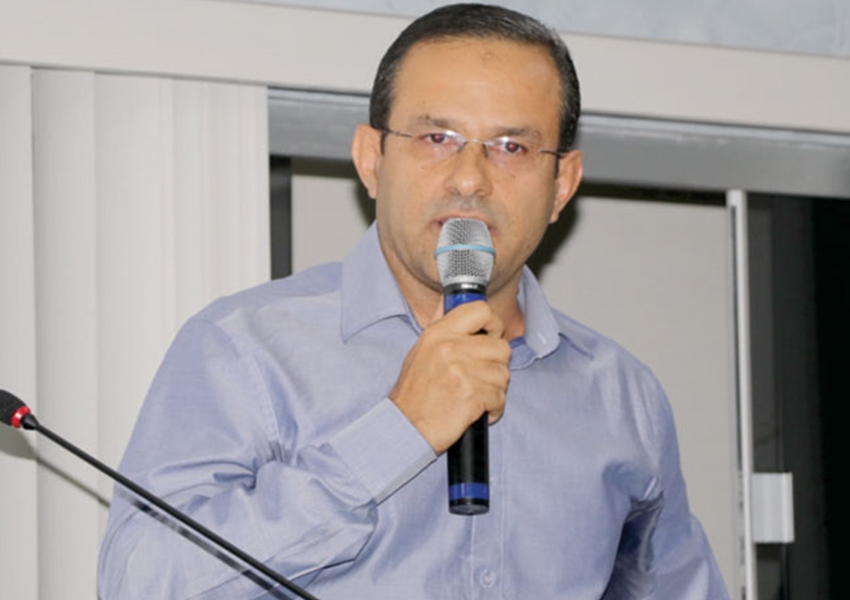 Érico Cardoso: Ex-prefeito é punido por atraso no repasse ao INSS