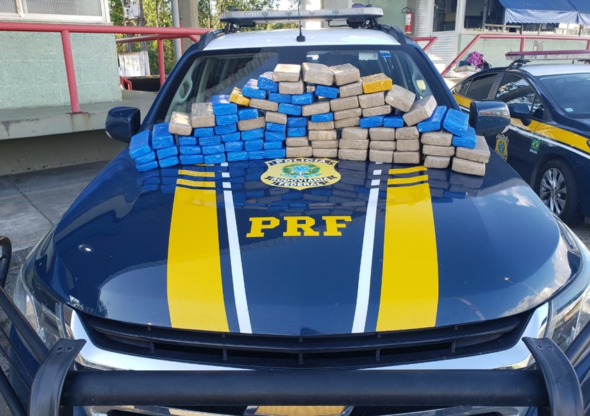 Flagrante na BR 116: PRF apreende 50 Kg de maconha durante abordagem a ônibus de turismo em Vitória da Conquista