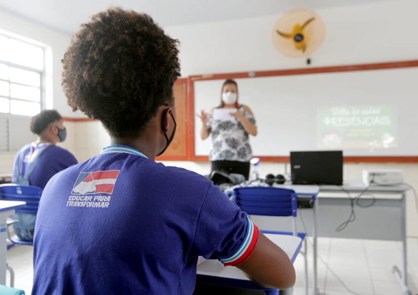 Projeto do Governo do Estado aumenta vencimentos dos professores em quase 16%