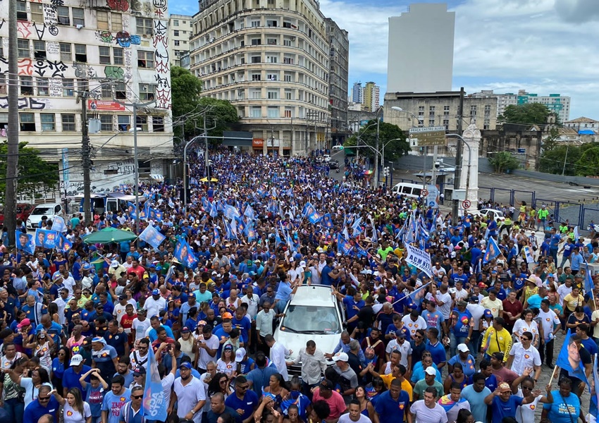ACM Neto realiza seu maior evento de campanha e destaca confiança na vitória: 'Vai prevalecer o sentimento de mudança do povo baiano'