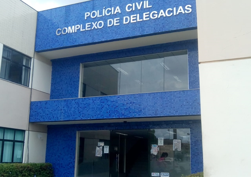 Mulher é presa suspeita de matar filha de um ano afogada em uma pia