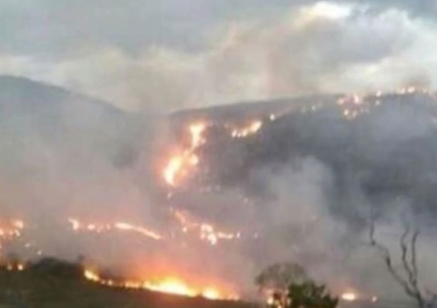 Incêndio atinge áreas de mata na cidade de Rio de Contas; chamas já destruíram espaço equivalente a 540 campos de futebol
