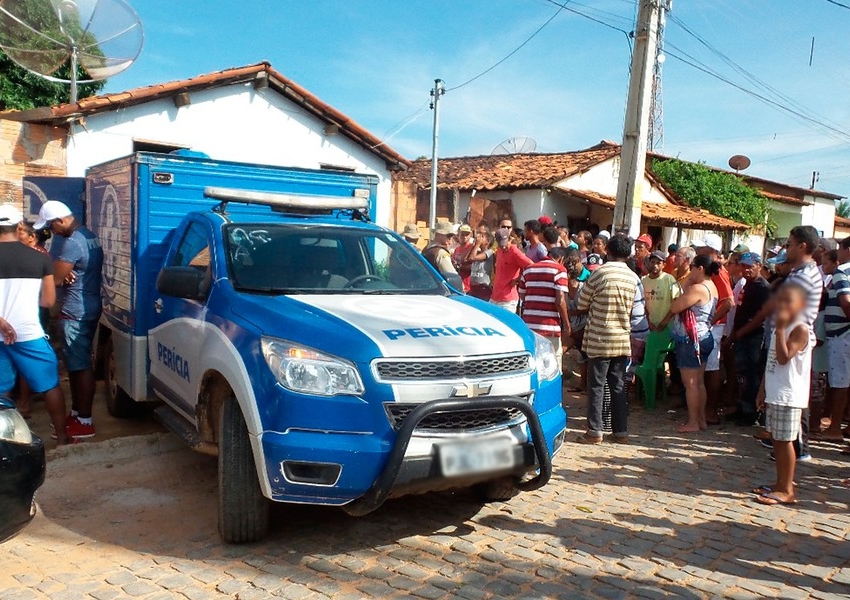 Homens armados invadem casa em Riachão das Neves e executam 3 pessoas da mesma família; vítimas foram irmãos gêmeos e primo