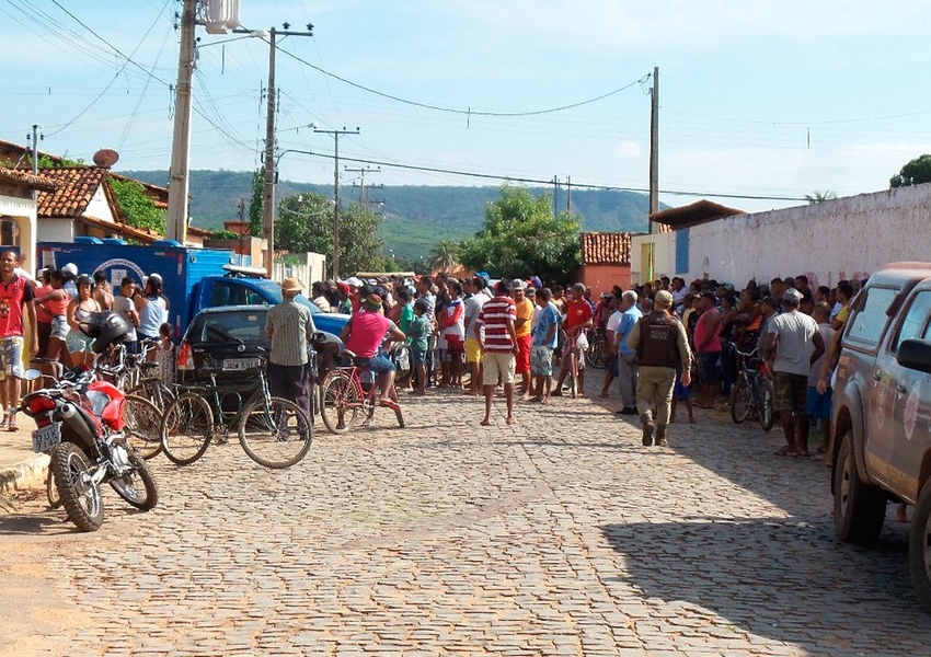 Homens armados invadem casa em Riachão das Neves e executam 3 pessoas da mesma família; vítimas foram irmãos gêmeos e primo