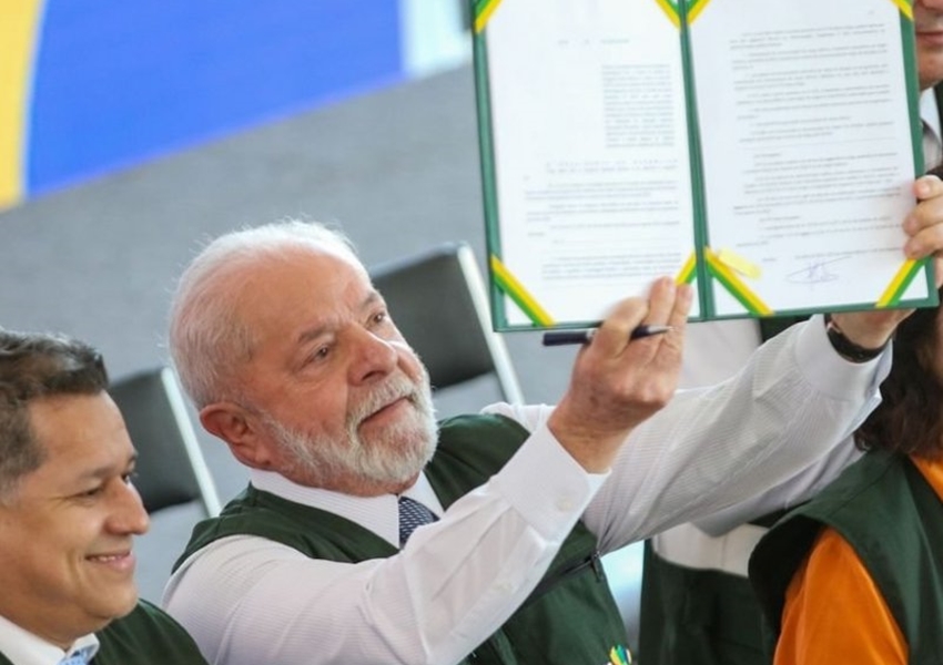 Lula sanciona lei do Mais Médicos