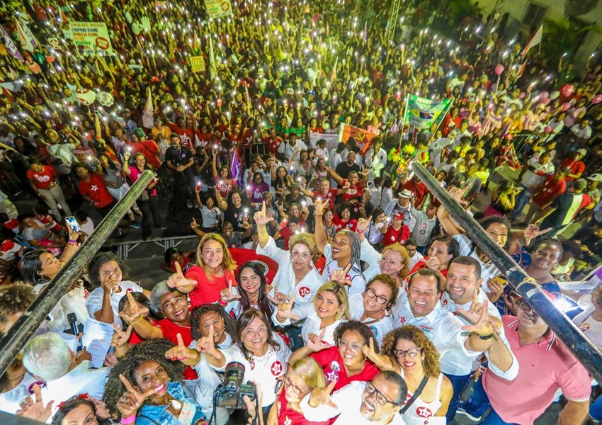 Em Lauro de Freitas, Dilma destaca a importância de a Bahia eleger Jerônimo governador
