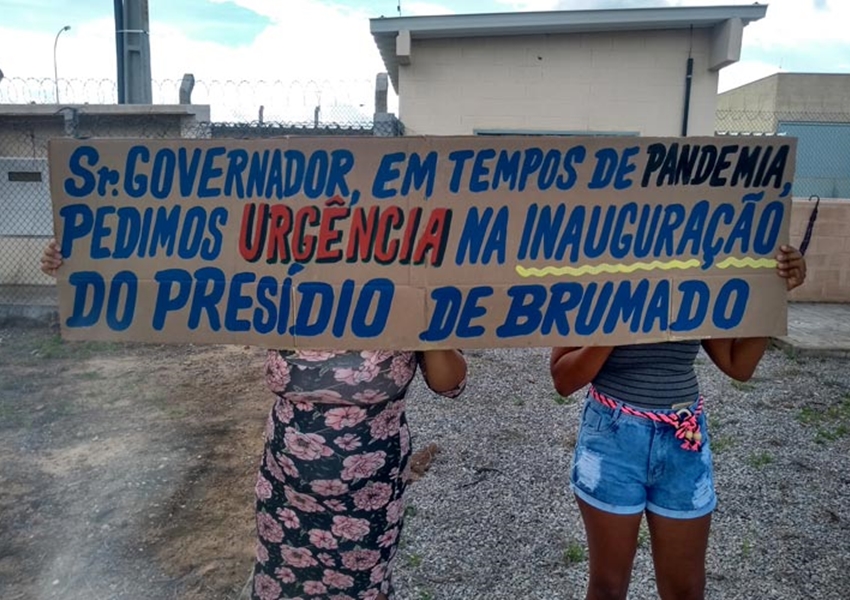 Parentes de detentos cobram inauguração do presídio de Brumado durante manifestação