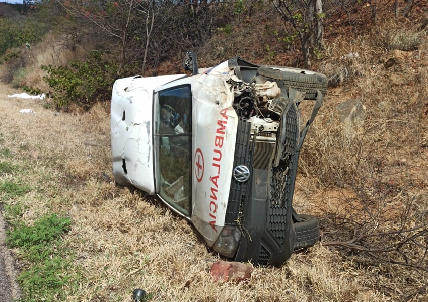 Livramento: Pai e filho morrem após acidente com ambulância em que estavam