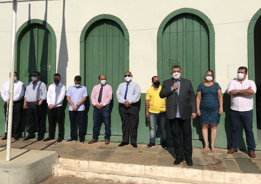 Prefeito e Vice de Livramento participam do hasteamento da bandeira em comemoração à Independência do Brasil