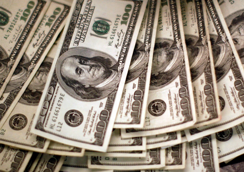 Dólar fecha praticamente estável em dia de feriado nos Estados Unidos