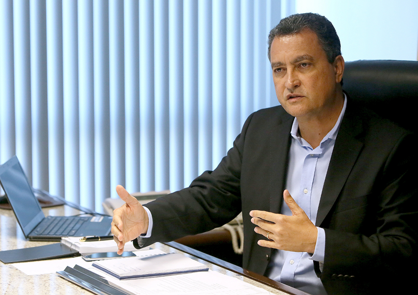 Após decretar redução do ICMS na Bahia, Rui diz que preço da gasolina não deve mudar