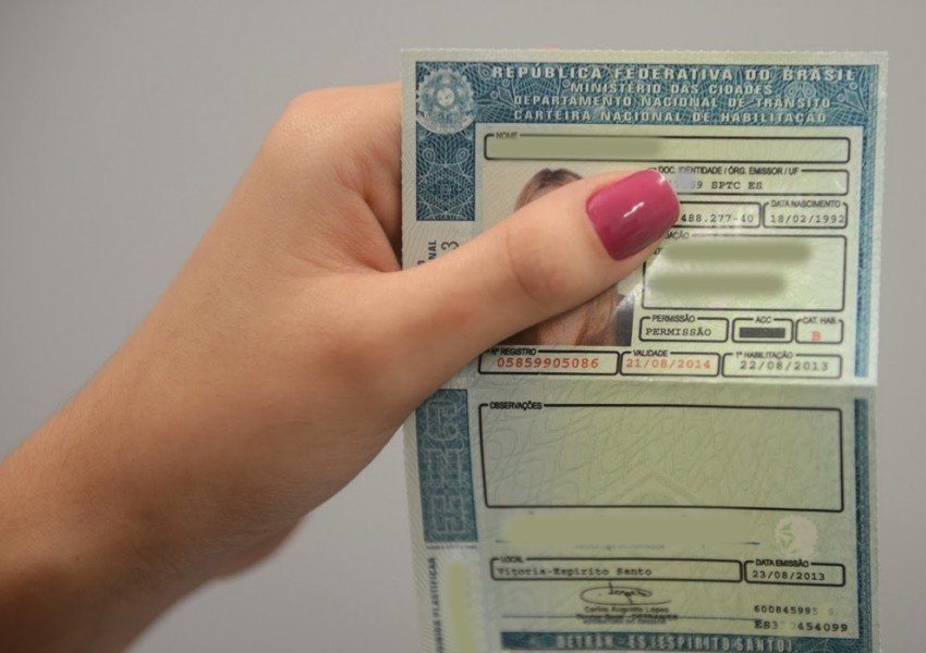 Motoristas terão de fazer curso e prova teórica para renovar CNH