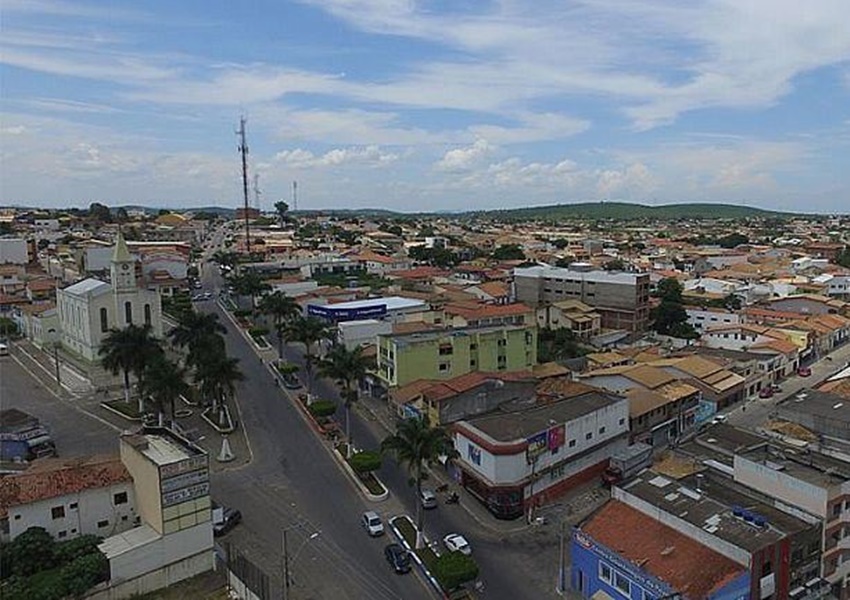 Poções: Recém-nascido é abandonado em caixa de papelão
