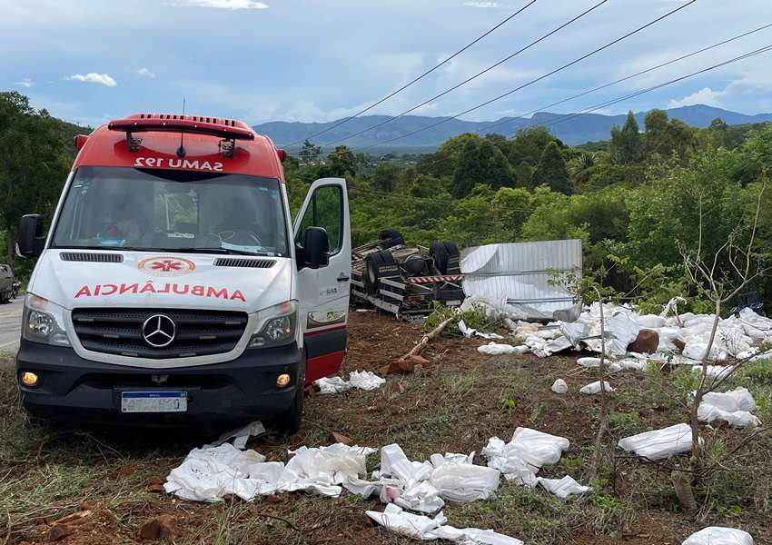 Motorista de caminhão baú morre em Acidente na Serra da Almas