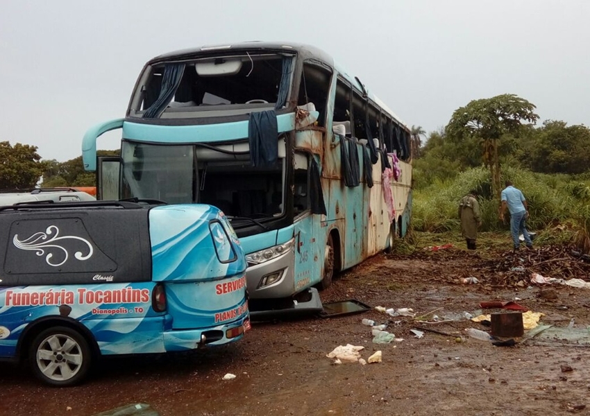 Sete pessoas morrem e 20 ficam feridas após ônibus  que saiu de Barreiras tombar na TO-040