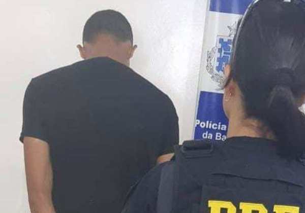 Homem é preso por ejacular na frente de mulher dentro de ônibus