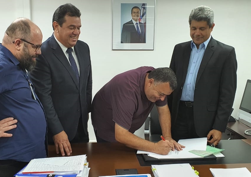 Prefeitura de Livramento recebe novo ônibus escolar