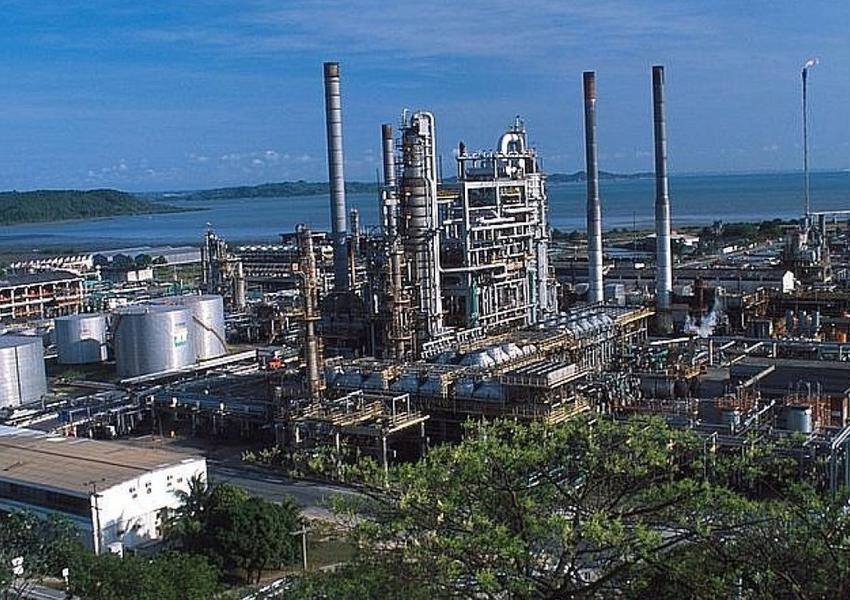 Privatizada, refinaria na Bahia vende combustível a preço superior à Petrobras