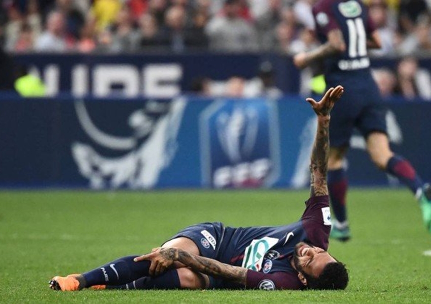 Daniel Alves está fora da Copa do Mundo após novos exames