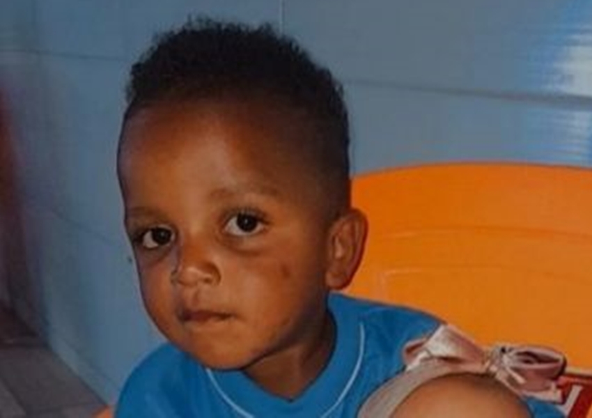 Mãe diz que viajou com corpo do filho agredido por padrasto para pedir ajuda