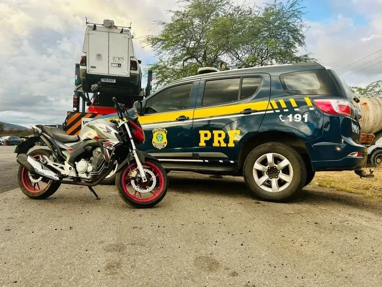 PRF cumpre mandado de prisão e apreende motocicleta adulterada