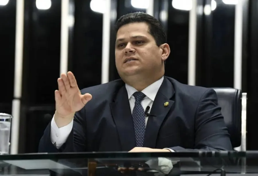 Davi Alcolumbre volta ao comando do Senado com apoio de 9 partidos