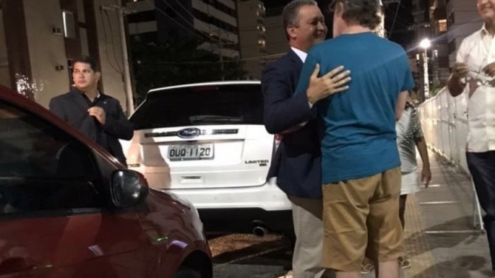 Ator global José de Abreu circula por Salvador e se encontra com o governador Rui Costa