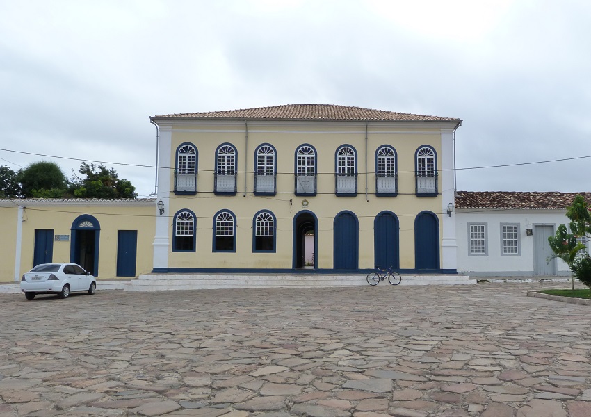 Justiça determina que prefeito anule nomeações de servidores temporários e comissionados do concurso de 2014