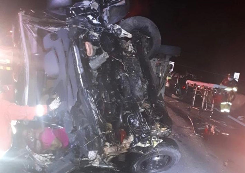 Van com banda Sampa Crew é atingida por carro e deixa 1 morto e pelo menos 8 feridos
