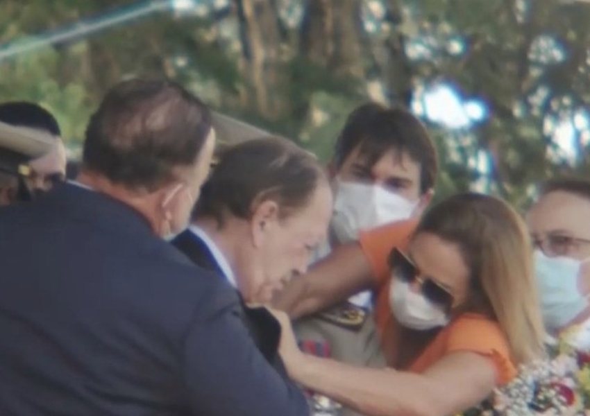 Vice-governador João Leão passa mal e deixa evento de maca; assessoria afirma que político está bem