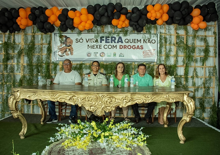 Programa educacional da Polícia Militar forma 350 alunos em combate às drogas e à violência